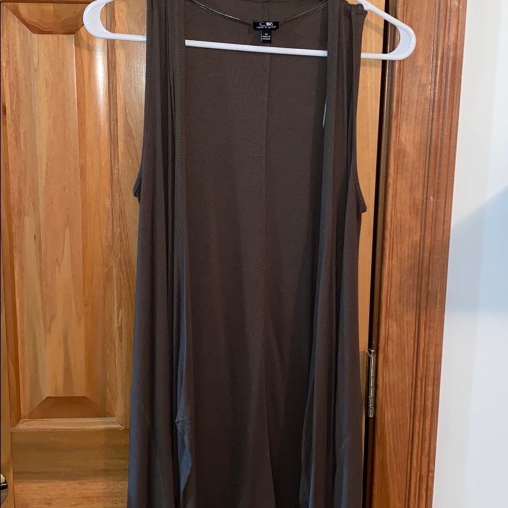 Sleeveless cardigan